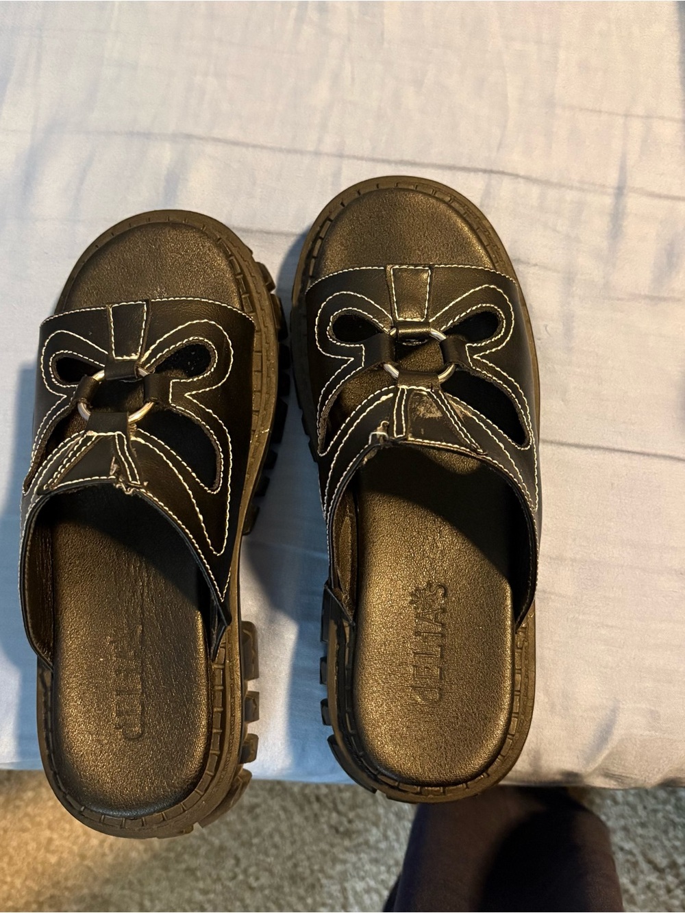 DELIA’S FEELING GOOD PLATFORM SLIDES - BLACK